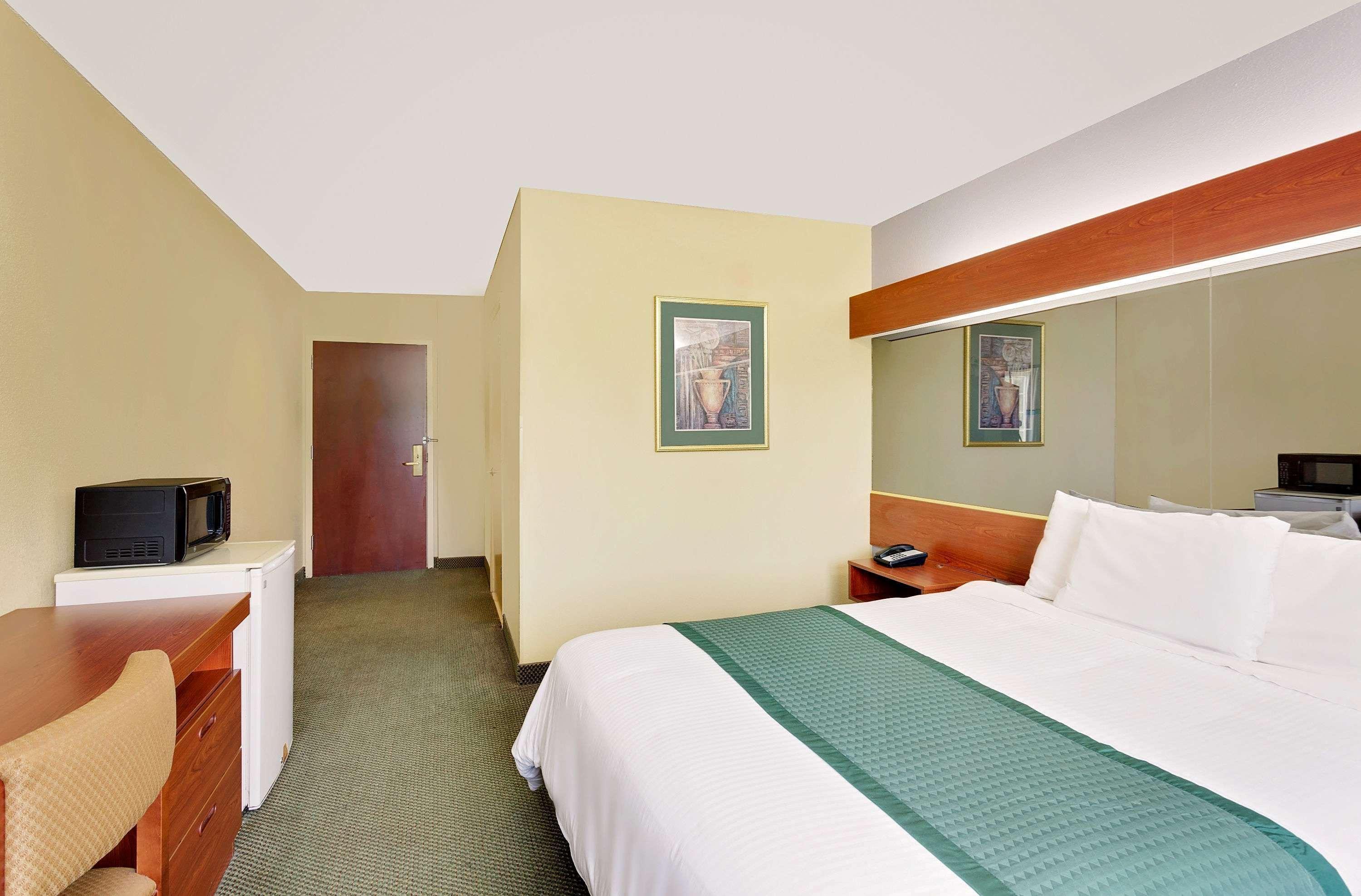 Microtel Inn & Suites By Wyndham Thomasville Exterior photo