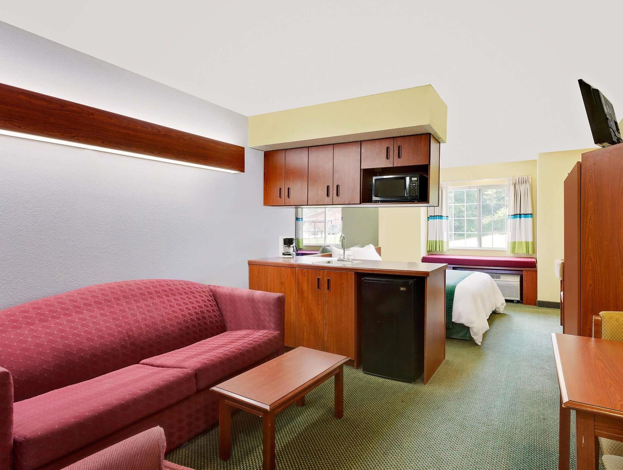 Microtel Inn & Suites By Wyndham Thomasville Exterior photo