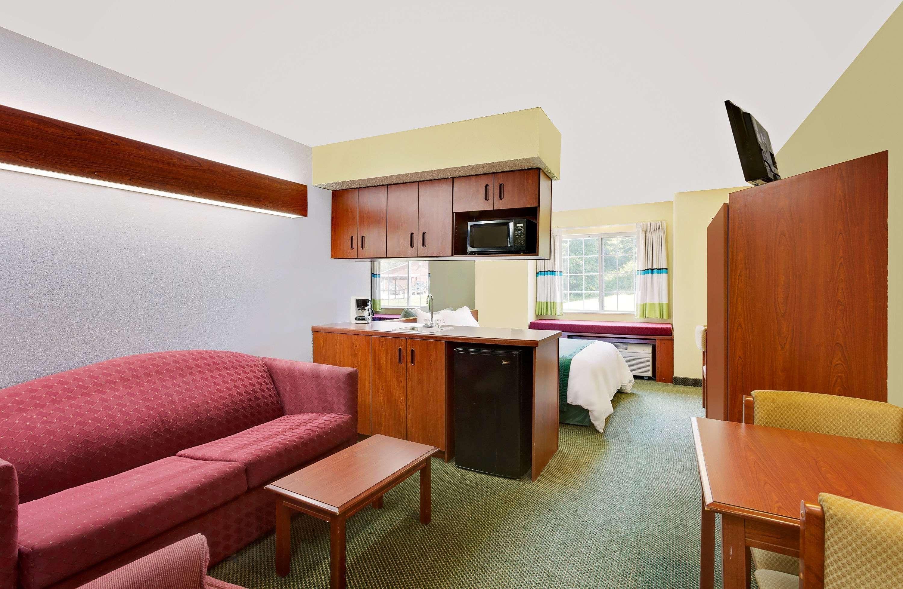 Microtel Inn & Suites By Wyndham Thomasville Exterior photo